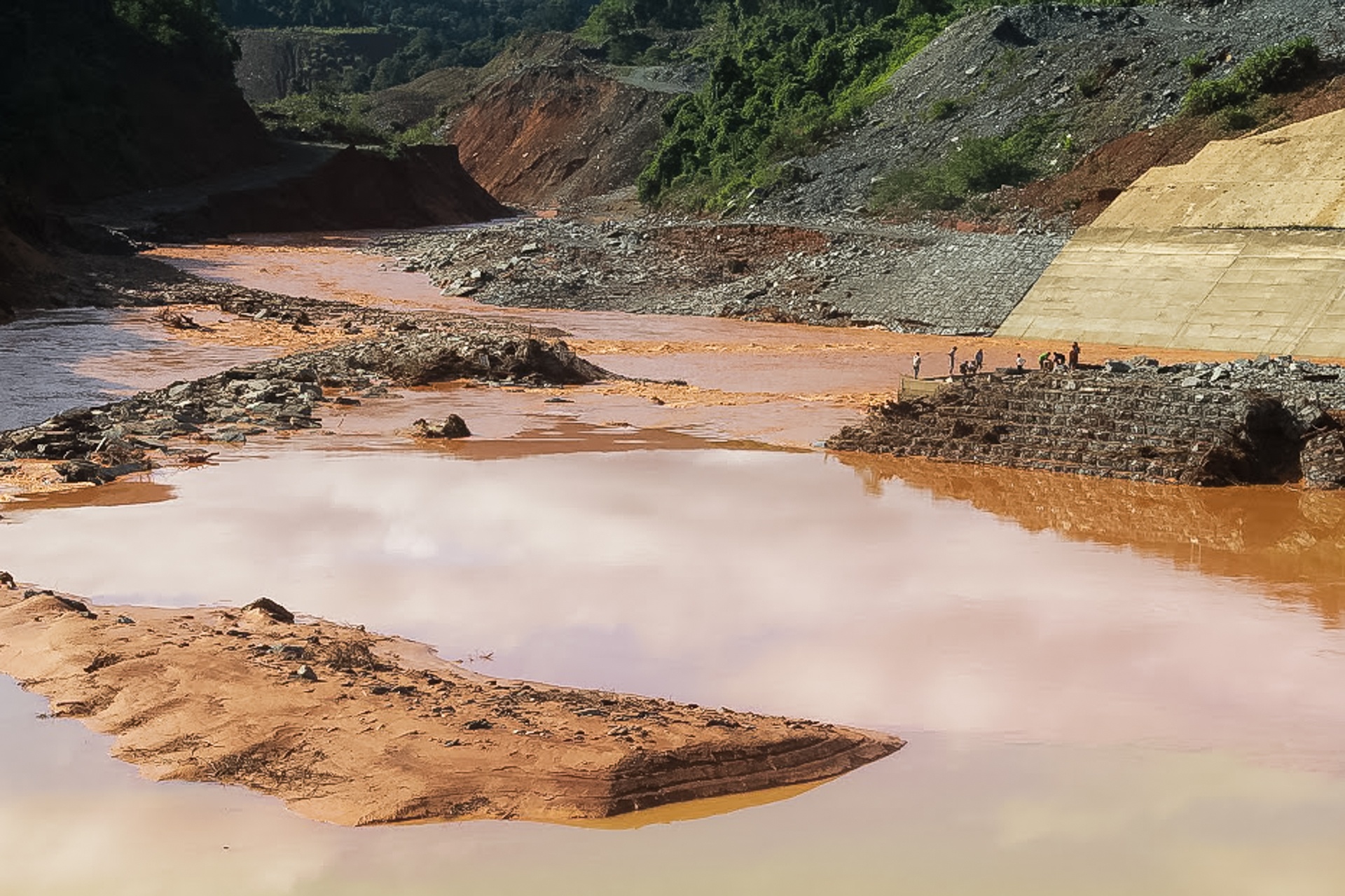 Vo dap thuy dien o Quang Nam anh 3