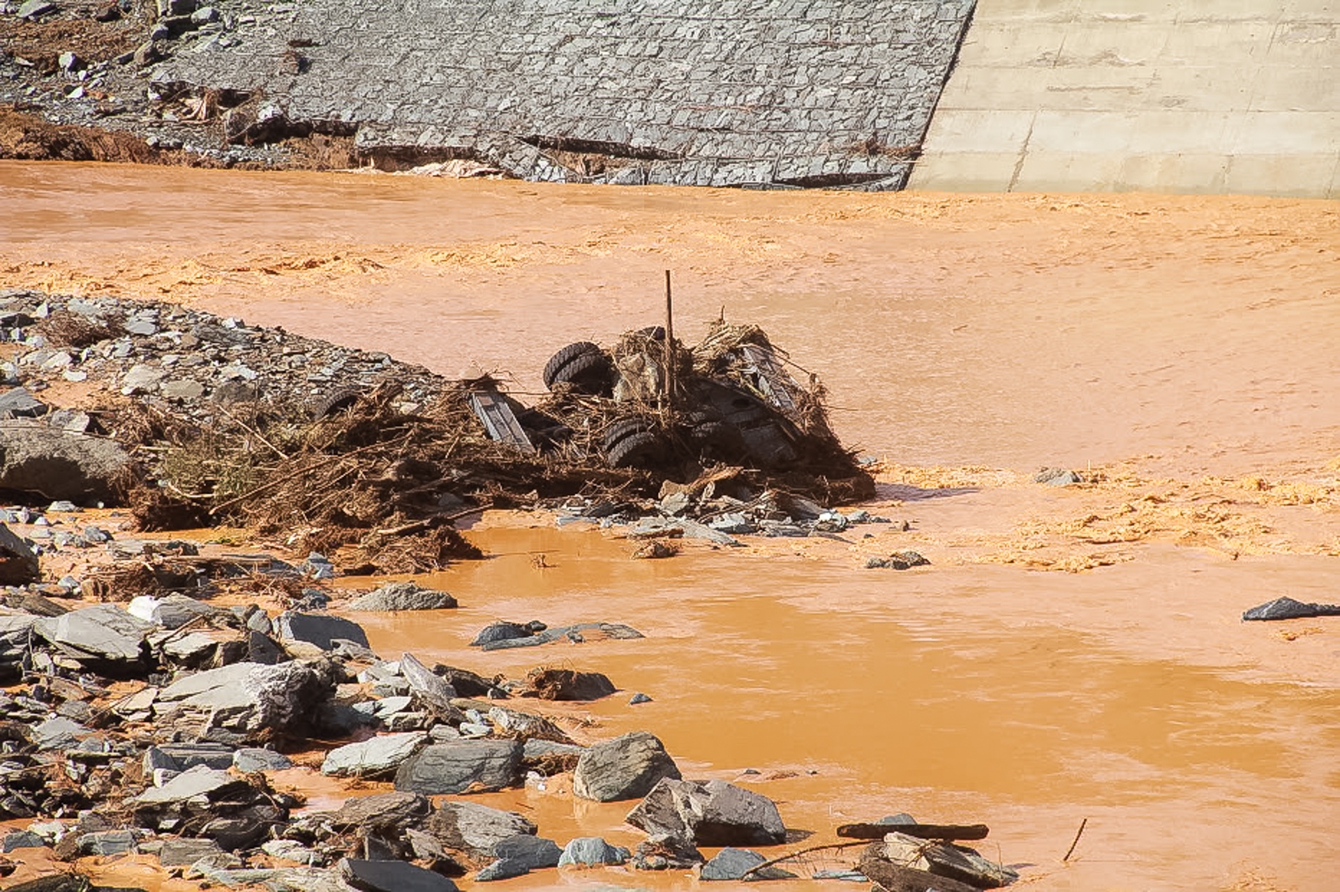 Vo dap thuy dien o Quang Nam anh 4