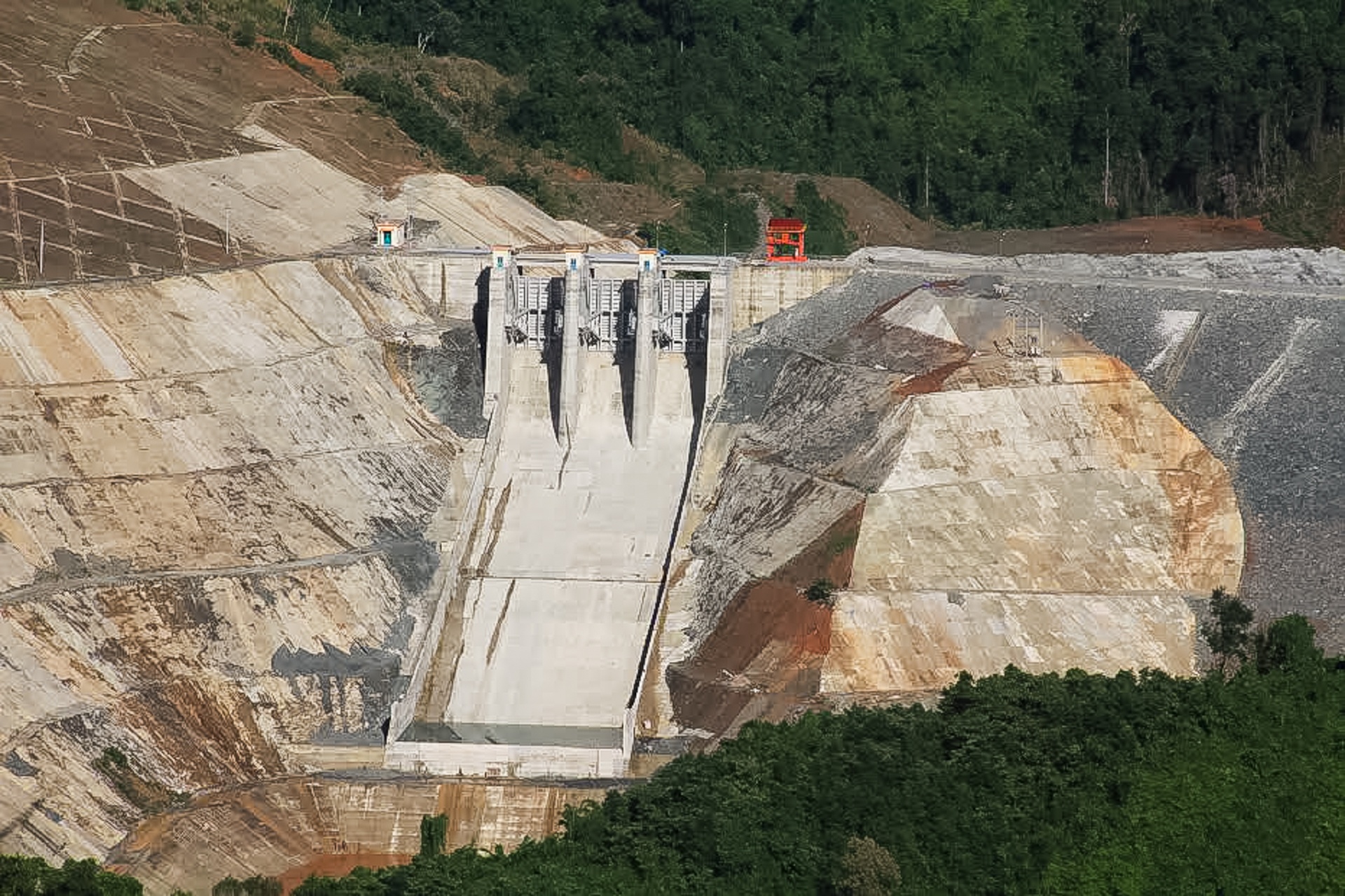 Vỡ đập thủy điện ở Quảng Nam ảnh 1 Vo dap thuy dien o Quang Nam anh 1