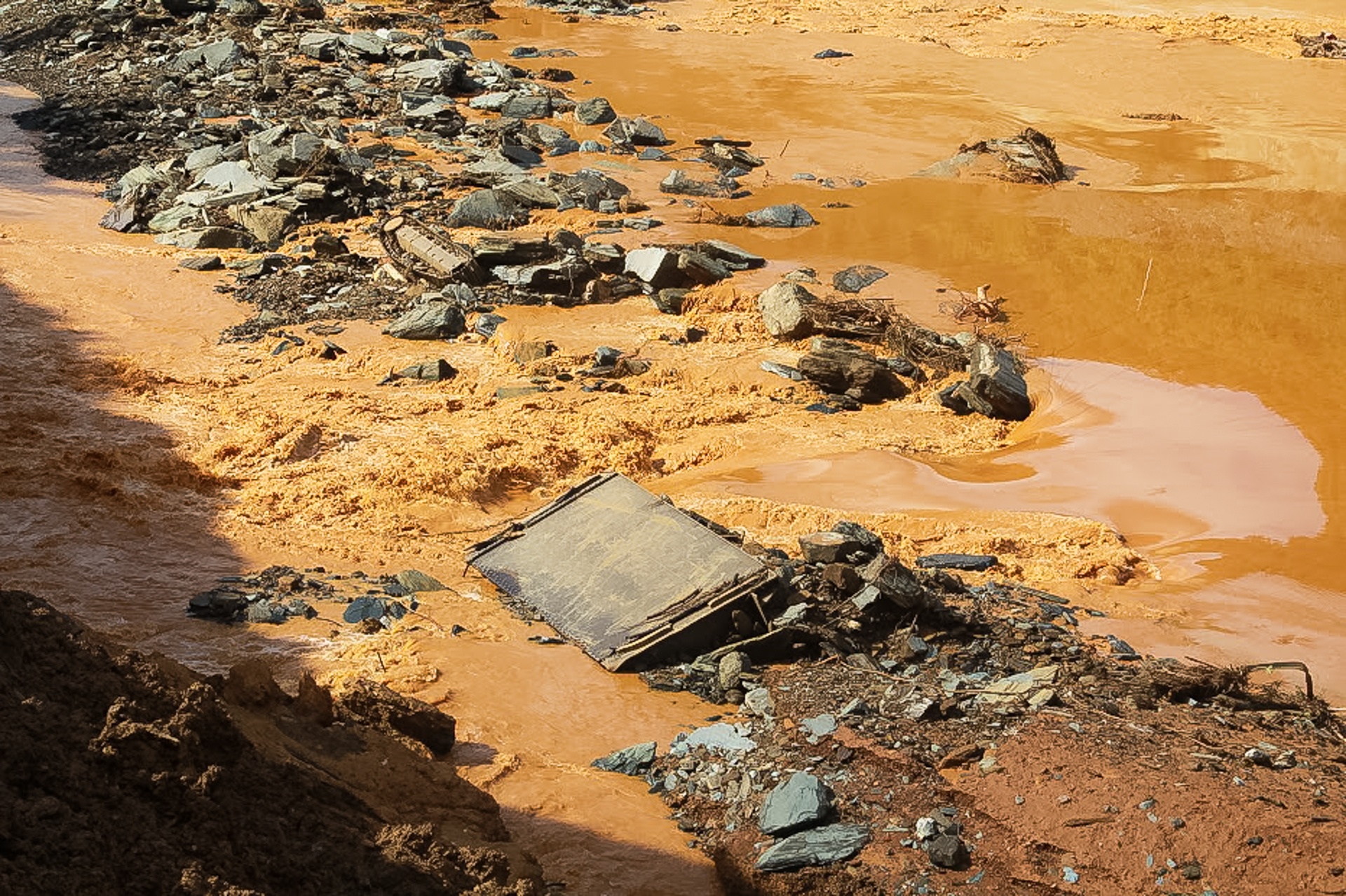 Vỡ đập thủy điện ở Quảng Nam ảnh 3 Vo dap thuy dien o Quang Nam anh 3