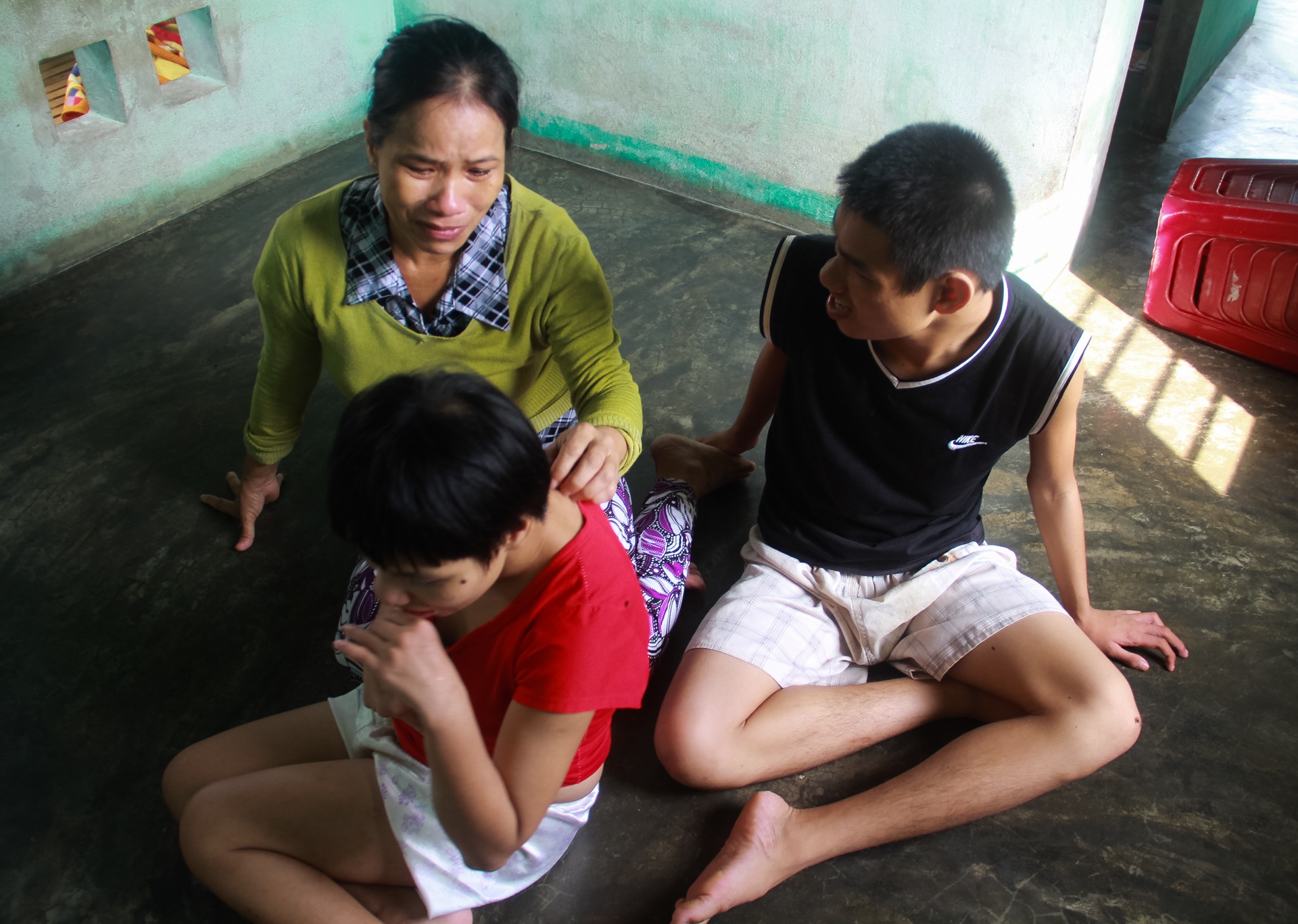 Nguoi me o Quang Nam nhot hai con tam than anh 3