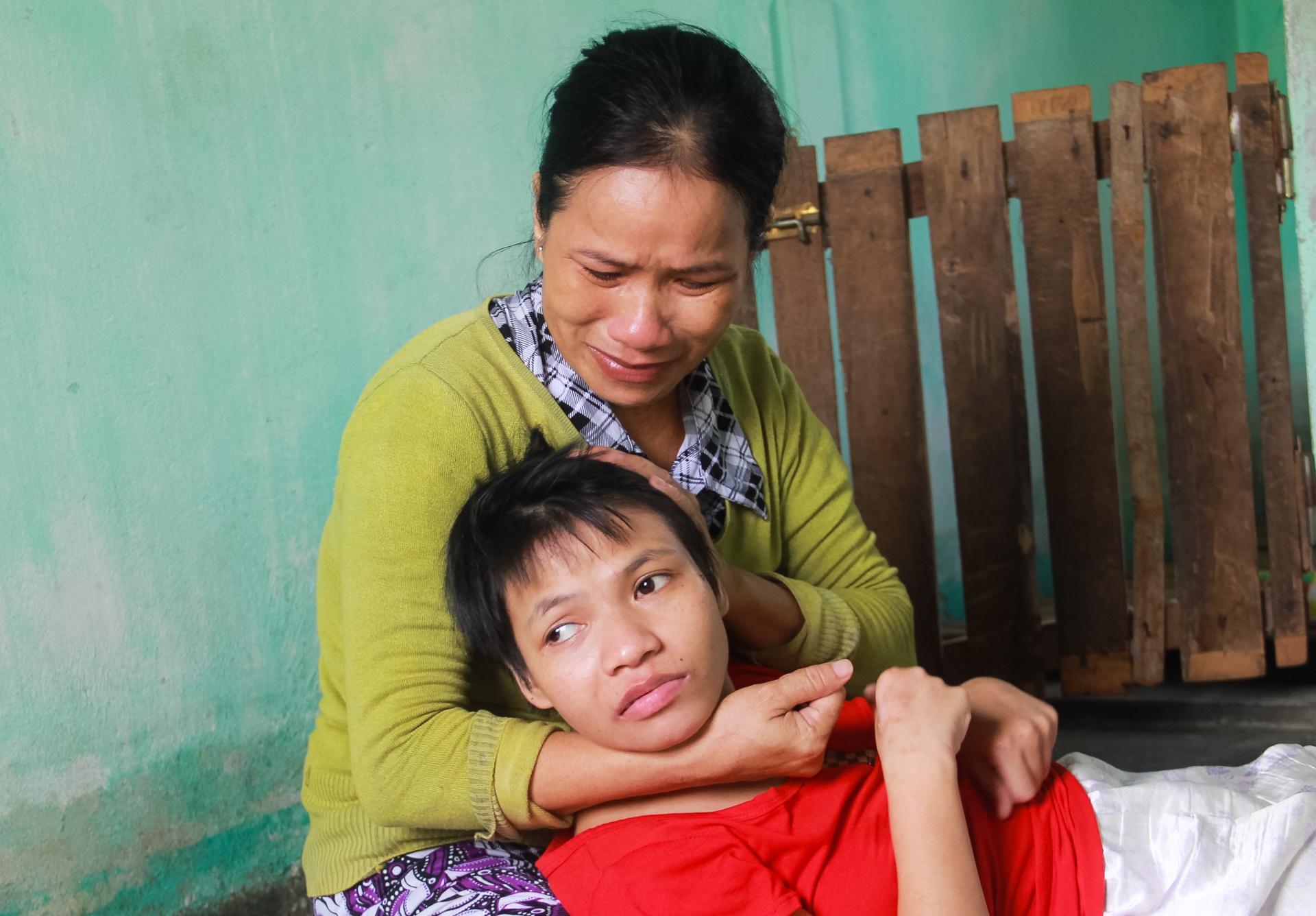 Nguoi me o Quang Nam nhot hai con tam than anh 8