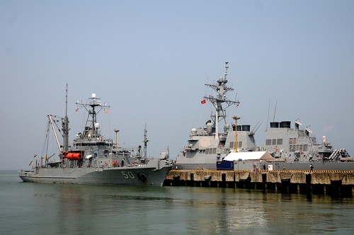 Nguoi My goc Viet chi huy chien ham den tham Da Nang hinh anh