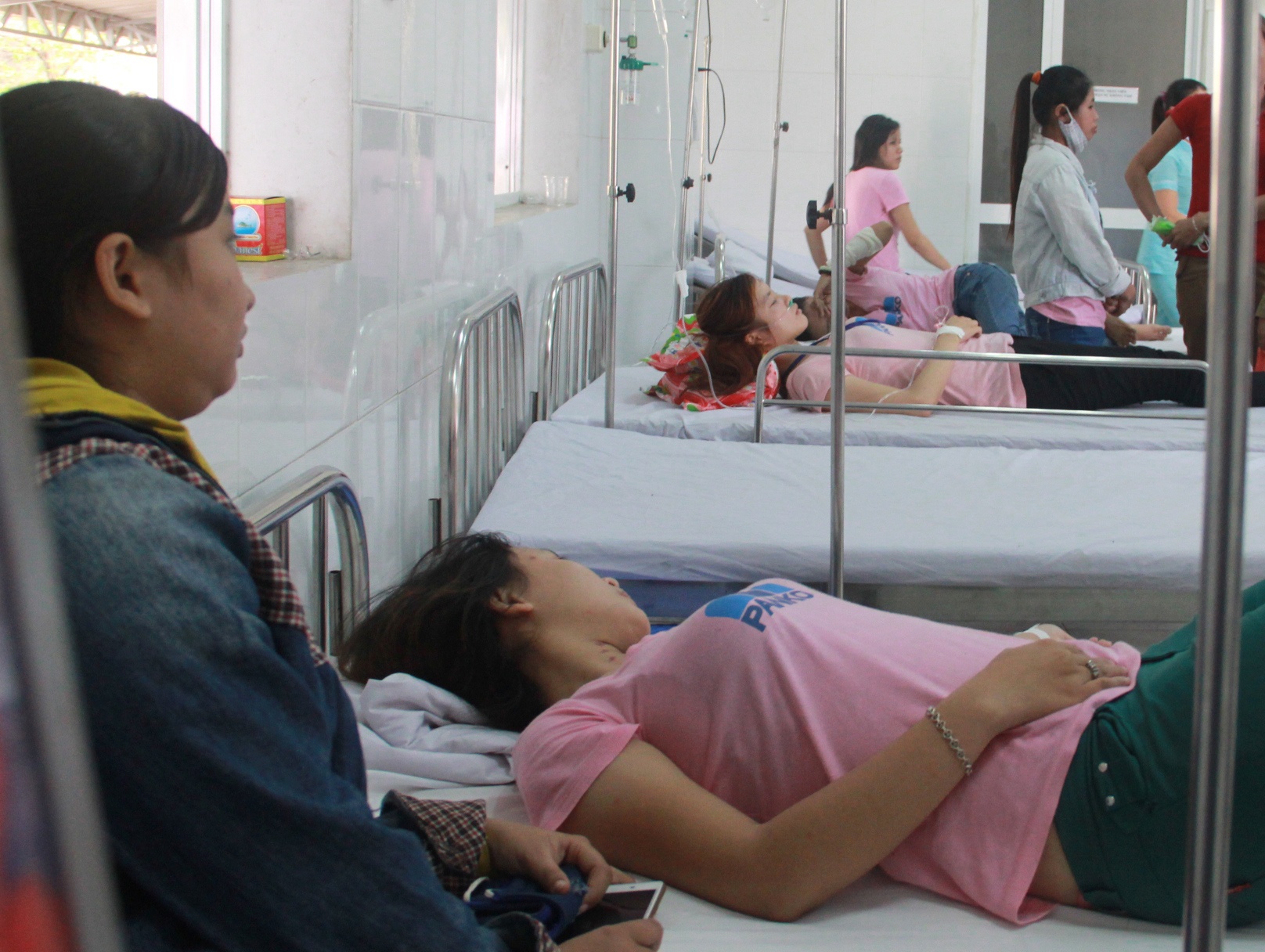 23 cong nhan nhap vien nghi bi ngo doc khi ga hinh anh