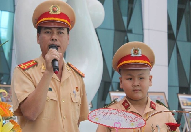Cau be ung thu uoc mo lam CSGT o Da Nang qua doi hinh anh