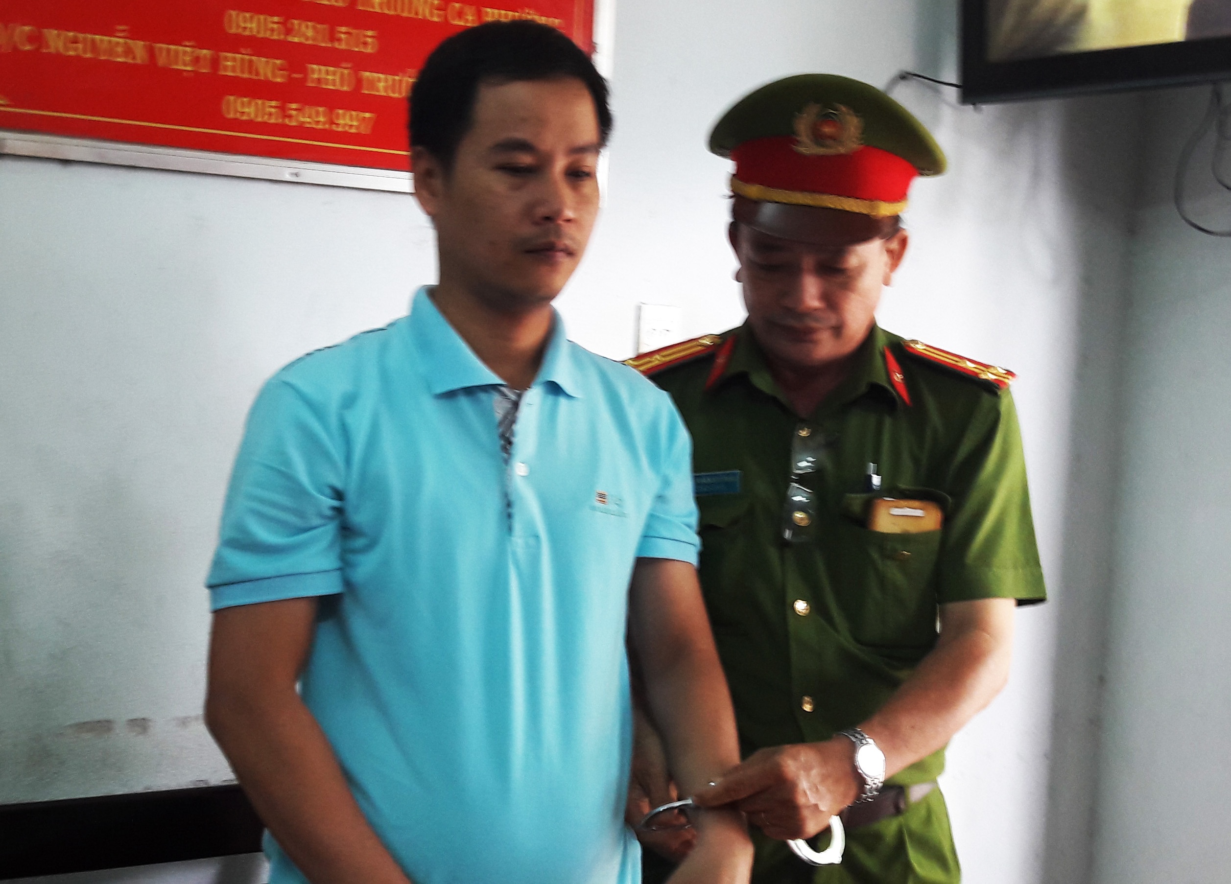 Cong an Da Nang bat giam 3 can bo ngan hang hinh anh