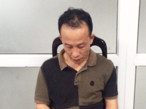 Bat qua tang khach Trung Quoc trom do tren may bay hinh anh