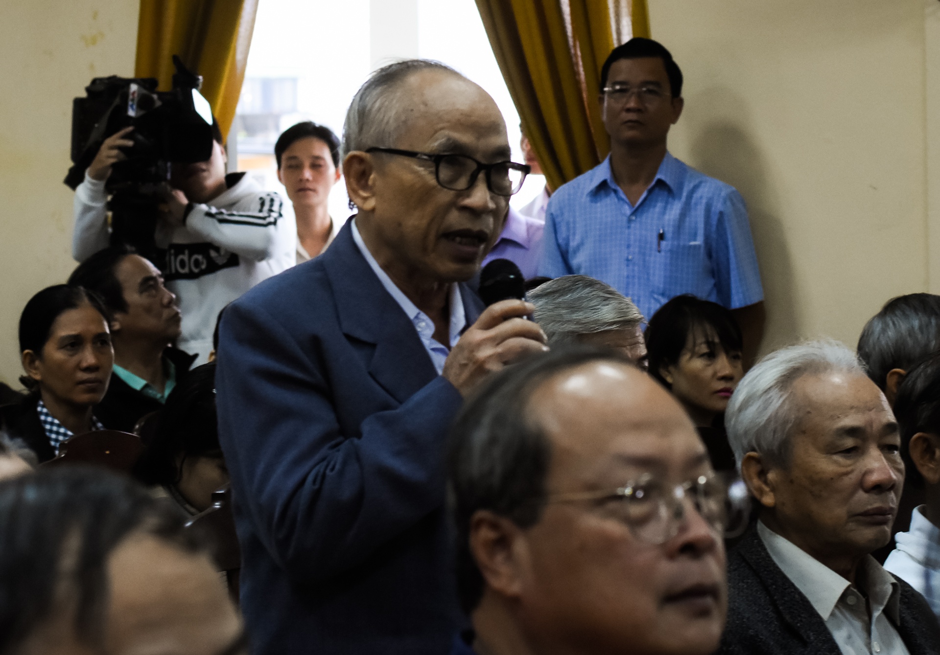 Ong Dinh The Huynh tiep xuc cu tri o Da Nang anh 2