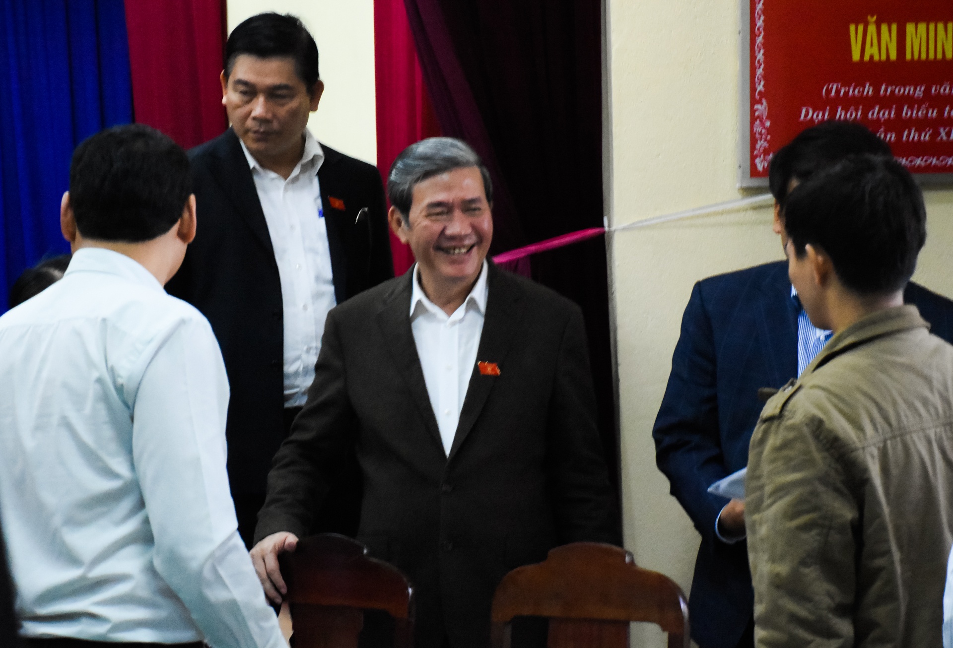 Ong Dinh The Huynh tiep xuc cu tri o Da Nang anh 1