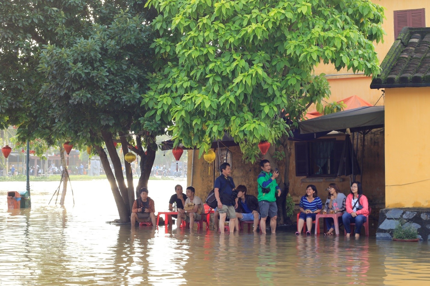 Du khách lội nước ở Hội An ảnh 9 Du khach loi nuoc o Hoi An anh 9