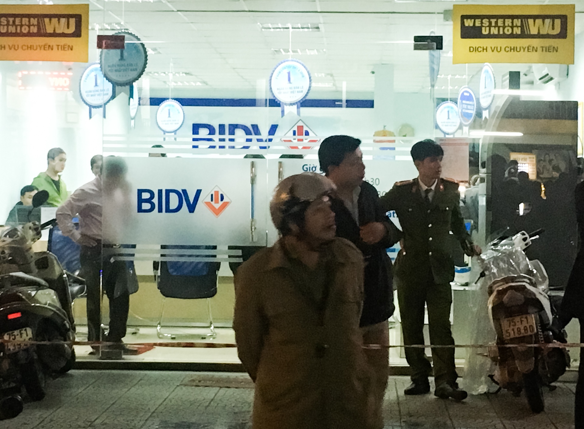 Cuop ngan hang o Hue anh 3