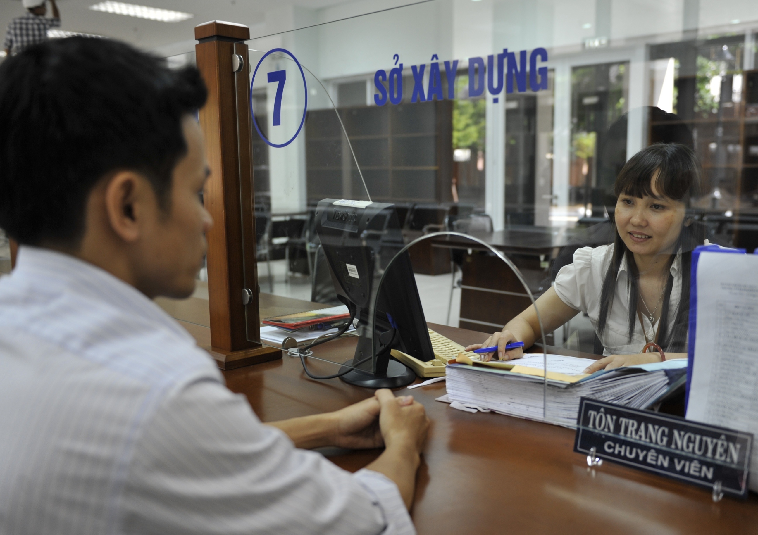 Da Nang cuong quyet laoij bo can bo gay phien ha anh 2