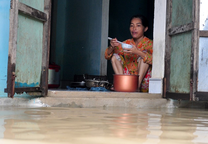 Mua lu gay mat mua, dan mien Trung dieu dung hinh anh