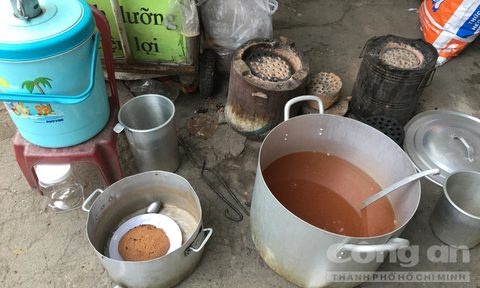 Noi bun rieu bi dau doc thuoc chuot hinh anh