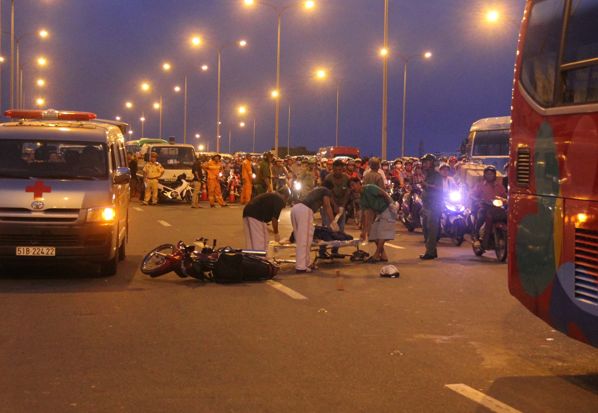 Hon 8.500 nguoi chet do tai nan giao thong trong nam 2016 hinh anh