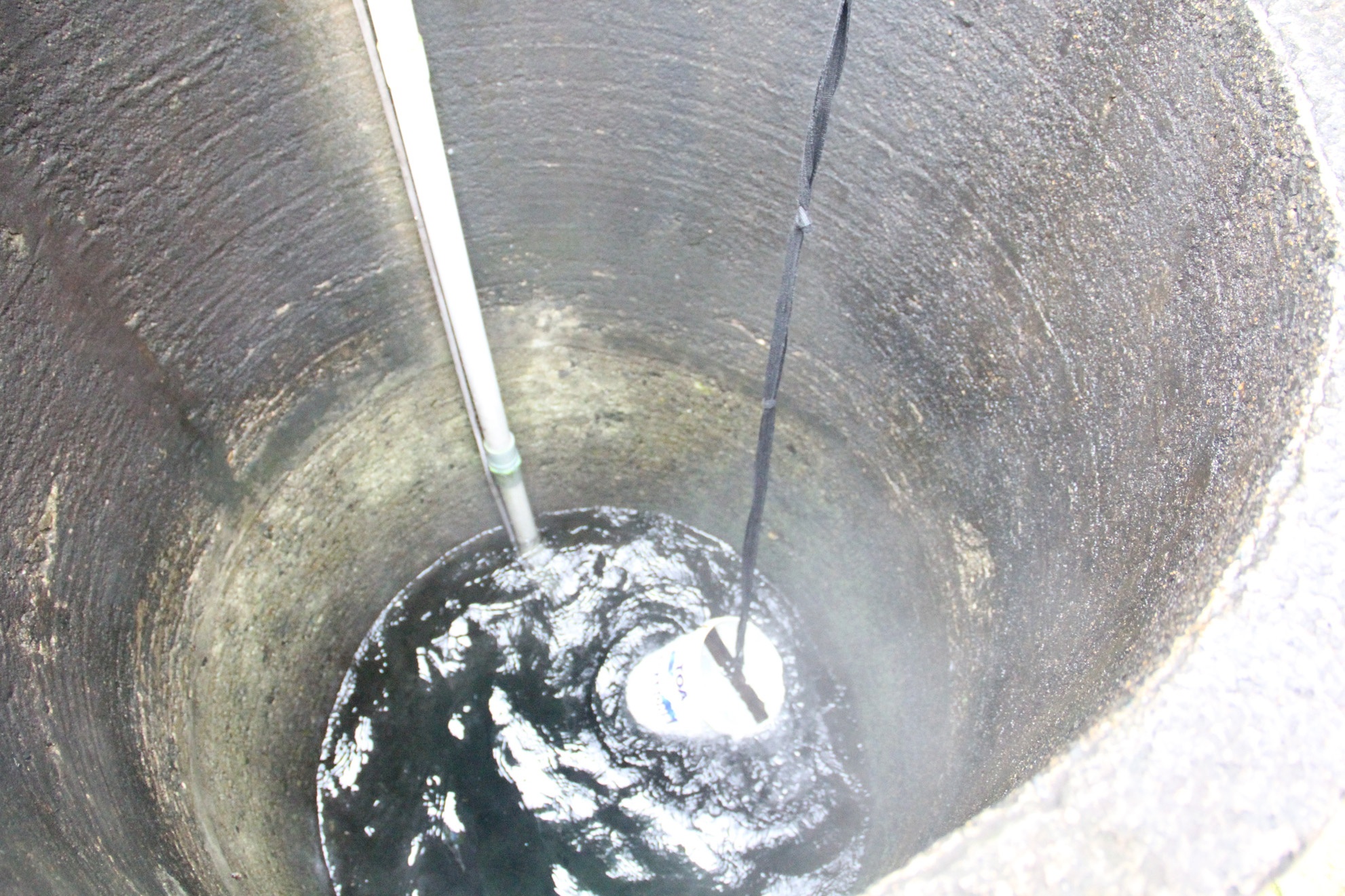 Gieng nuoc o Da Nang boc khoi anh 1