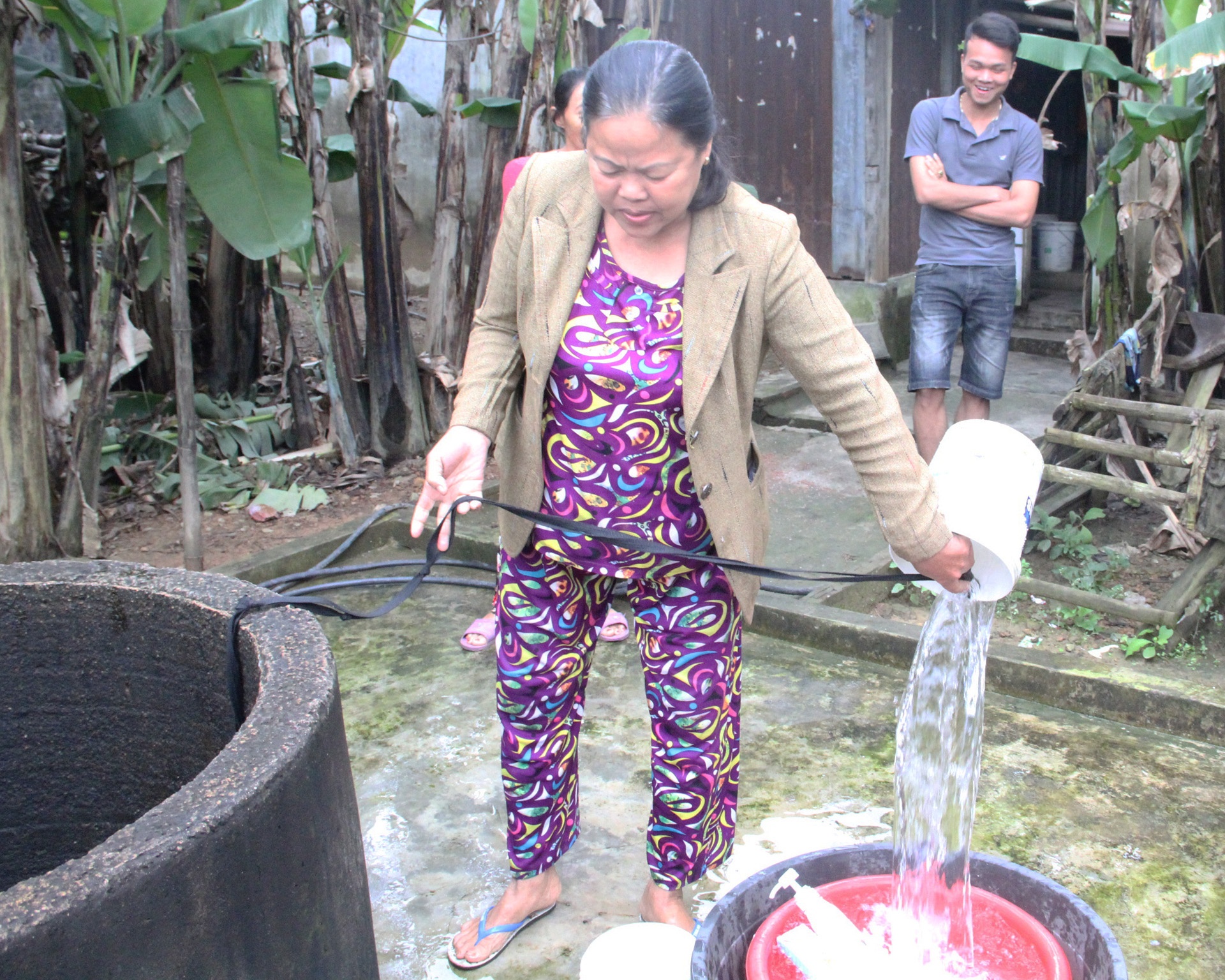 Gieng nuoc o Da Nang boc khoi anh 2