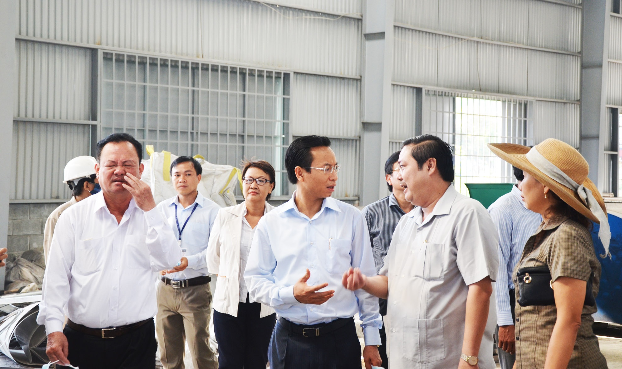 Tạo điều kiện cho doanh nghiệp làm ăn ảnh 2 Tao dieu kien cho doanh nghiep lam an anh 2