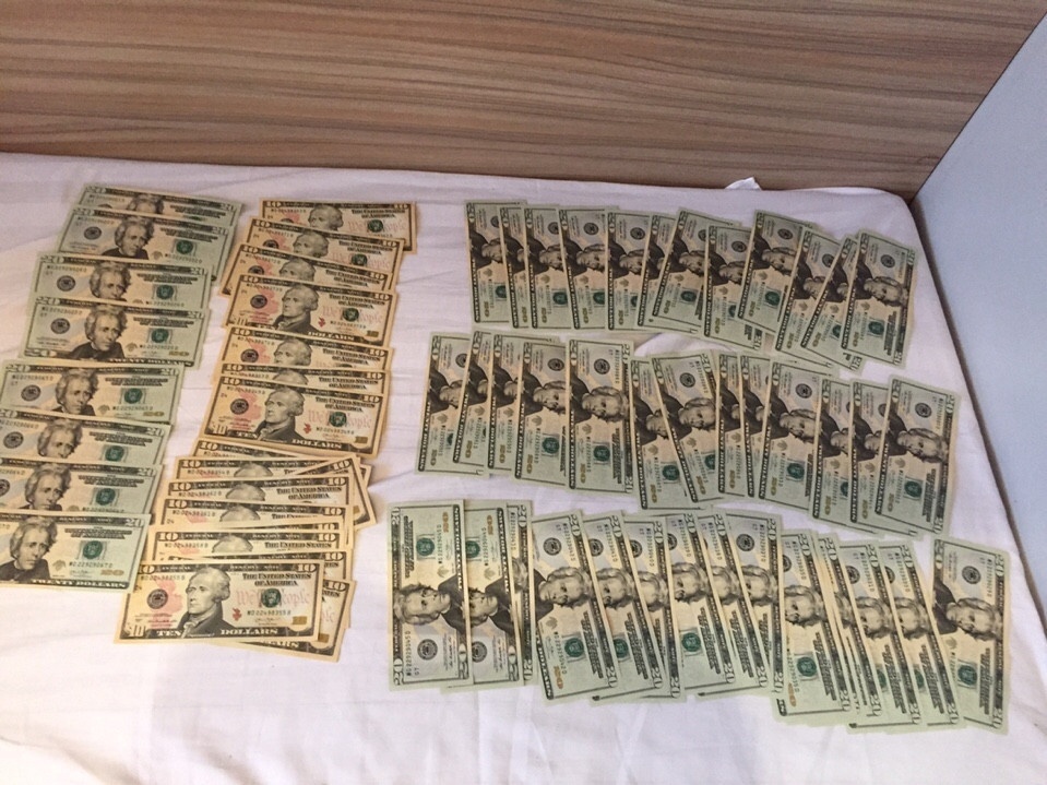 Tra lai tien cho khach anh 1