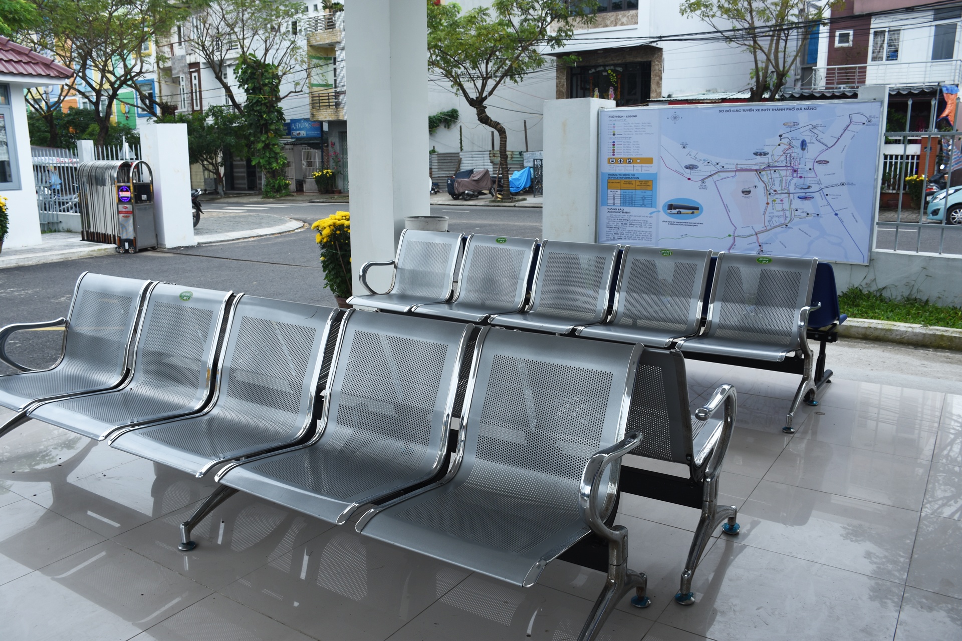 Xe buyt tro gia o Da Nang vang khach anh 3