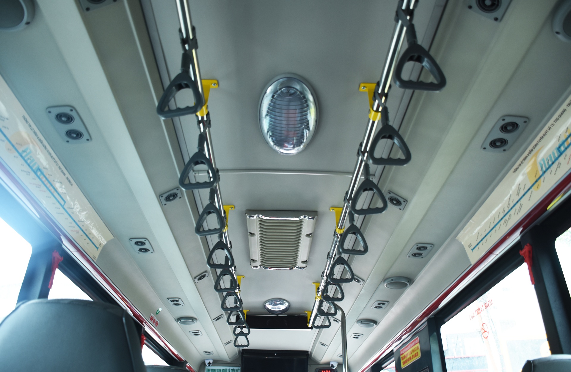 Xe buyt tro gia o Da Nang vang khach anh 7