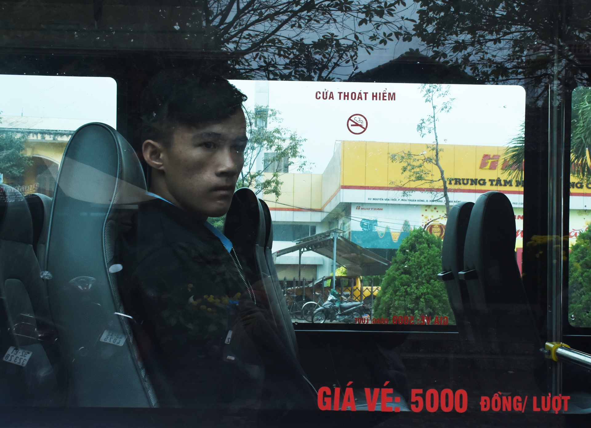 Xe buyt xin gia 5.000 dong o Da Nang e khach hinh anh