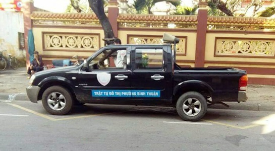 CSGT Da Nang phat xe bien xanh do sai quy dinh hinh anh