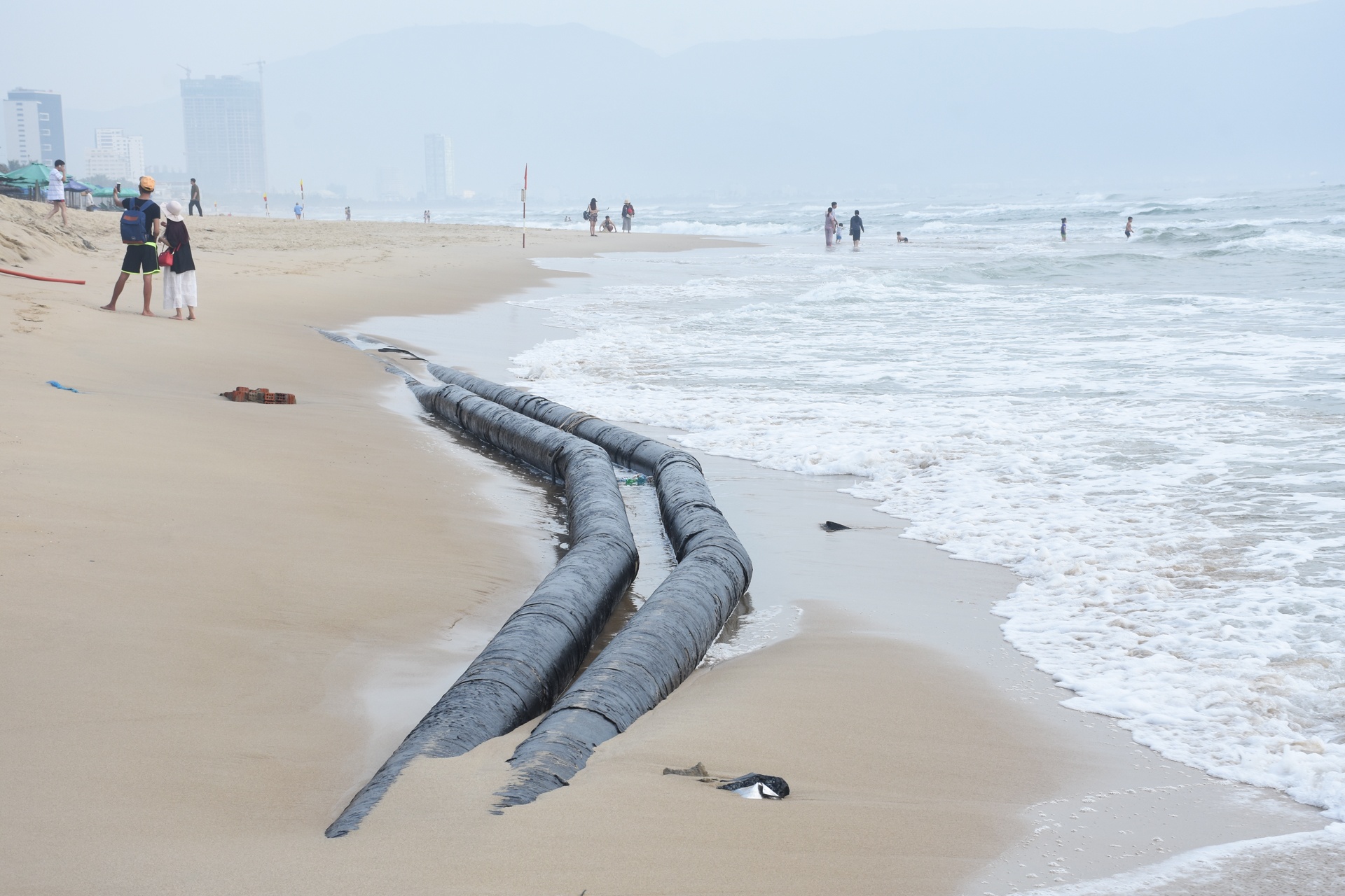Bai bien Da Nang sat lo anh 1