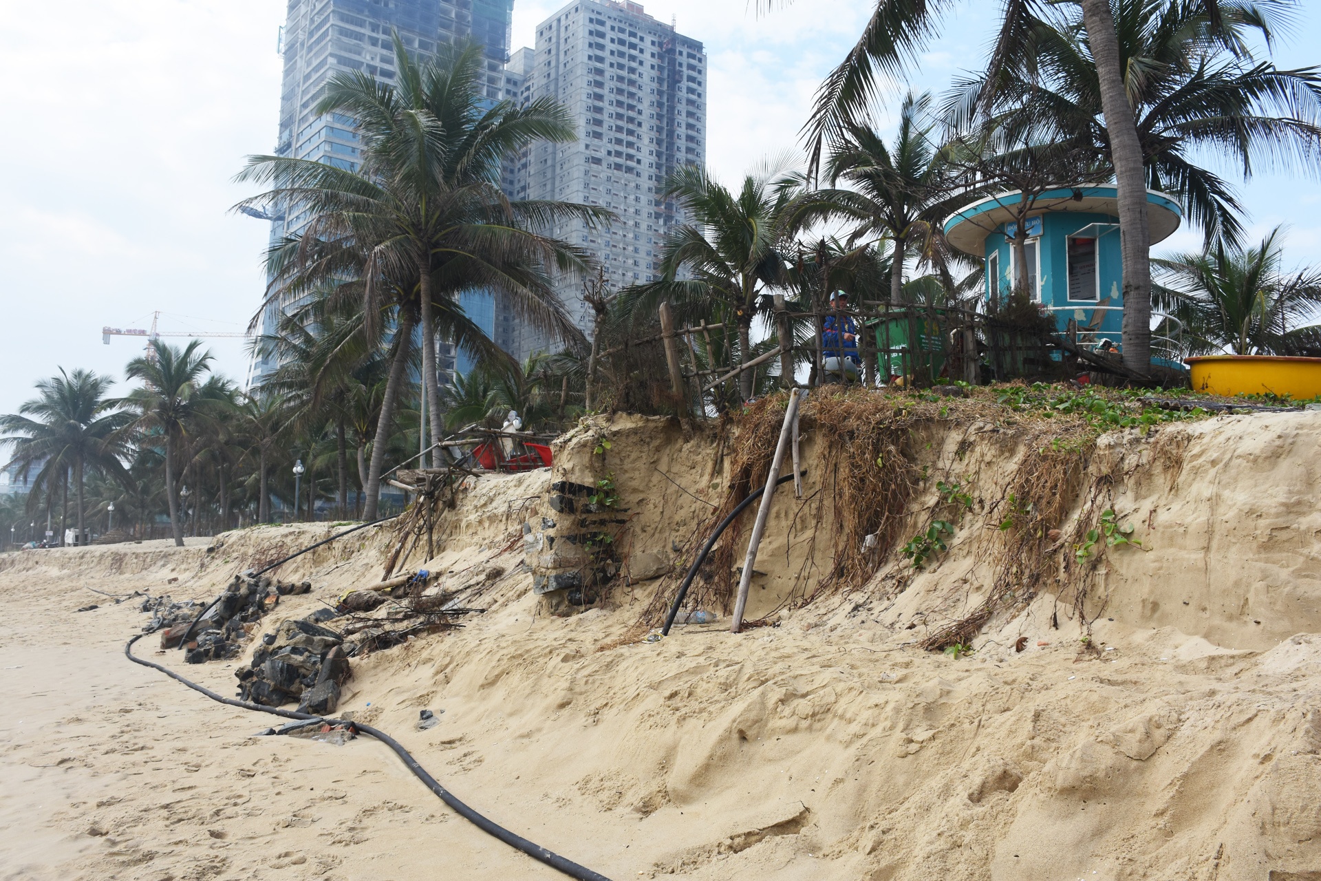 Bai bien Da Nang sat lo anh 2