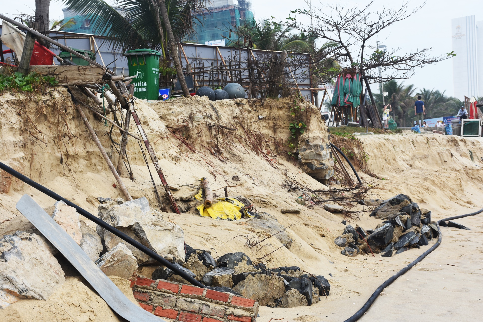 Bai bien Da Nang sat lo anh 4