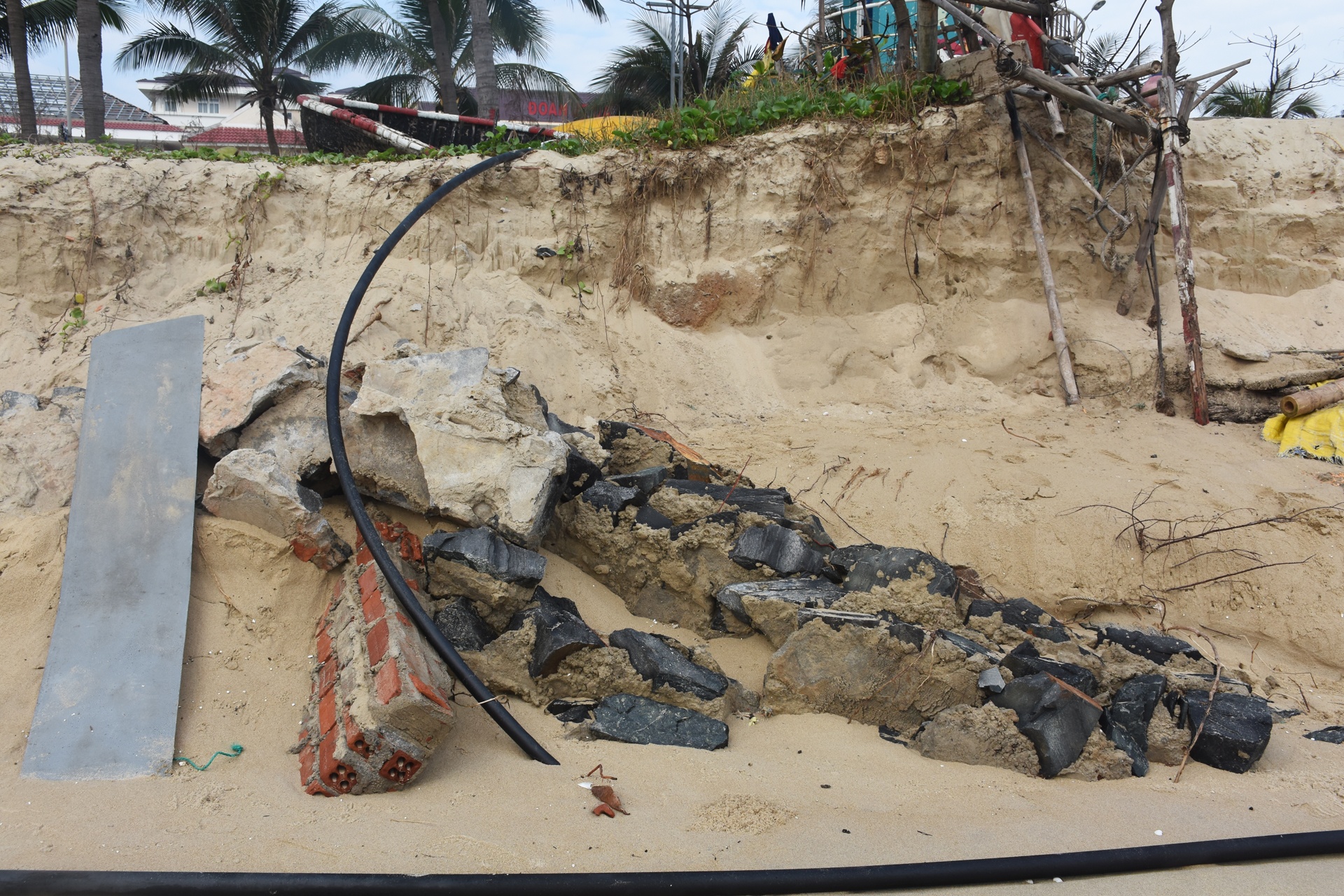 Bai bien Da Nang sat lo anh 5