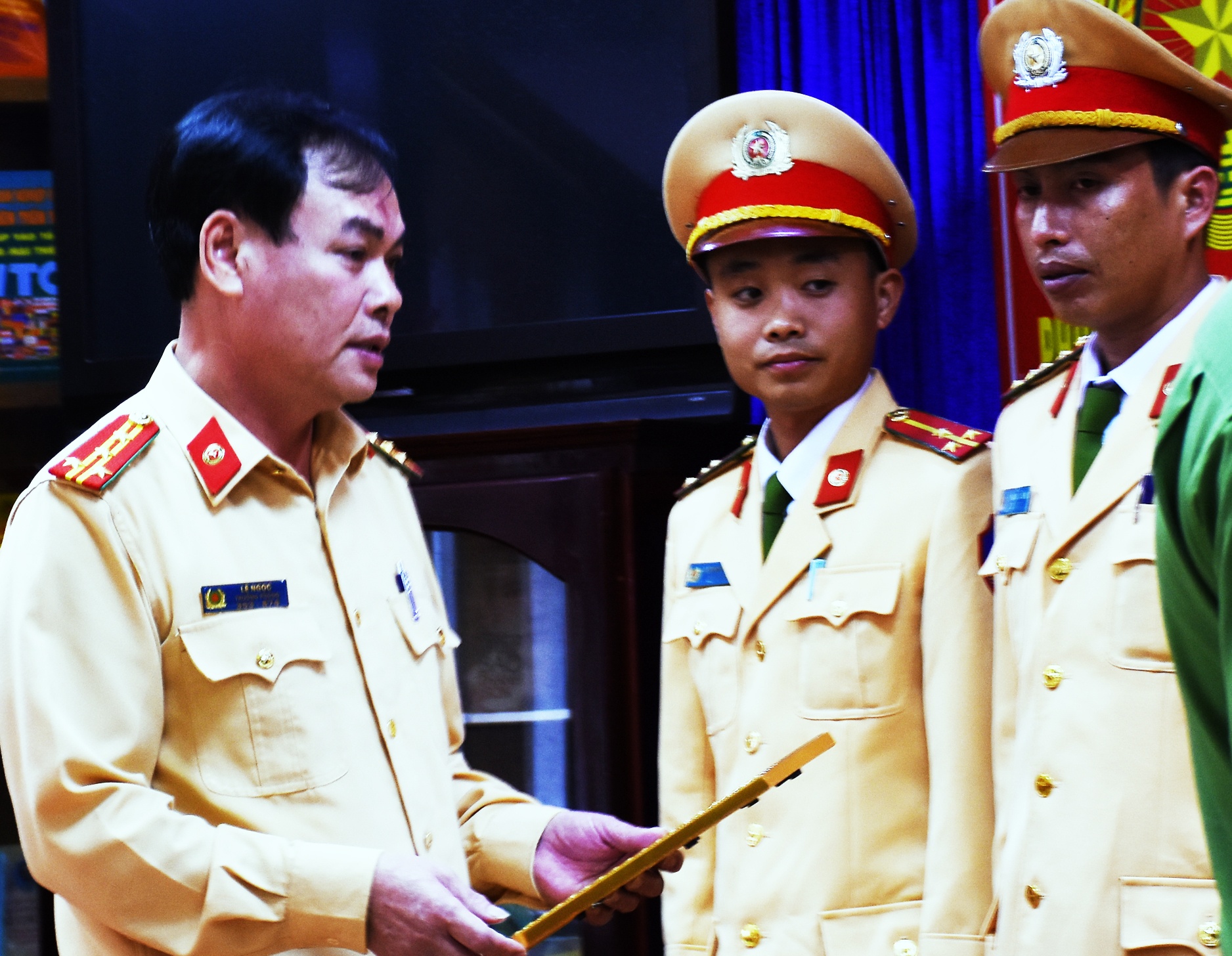 Lan dau tien Da Nang co Doi CSGT duong sat hinh anh