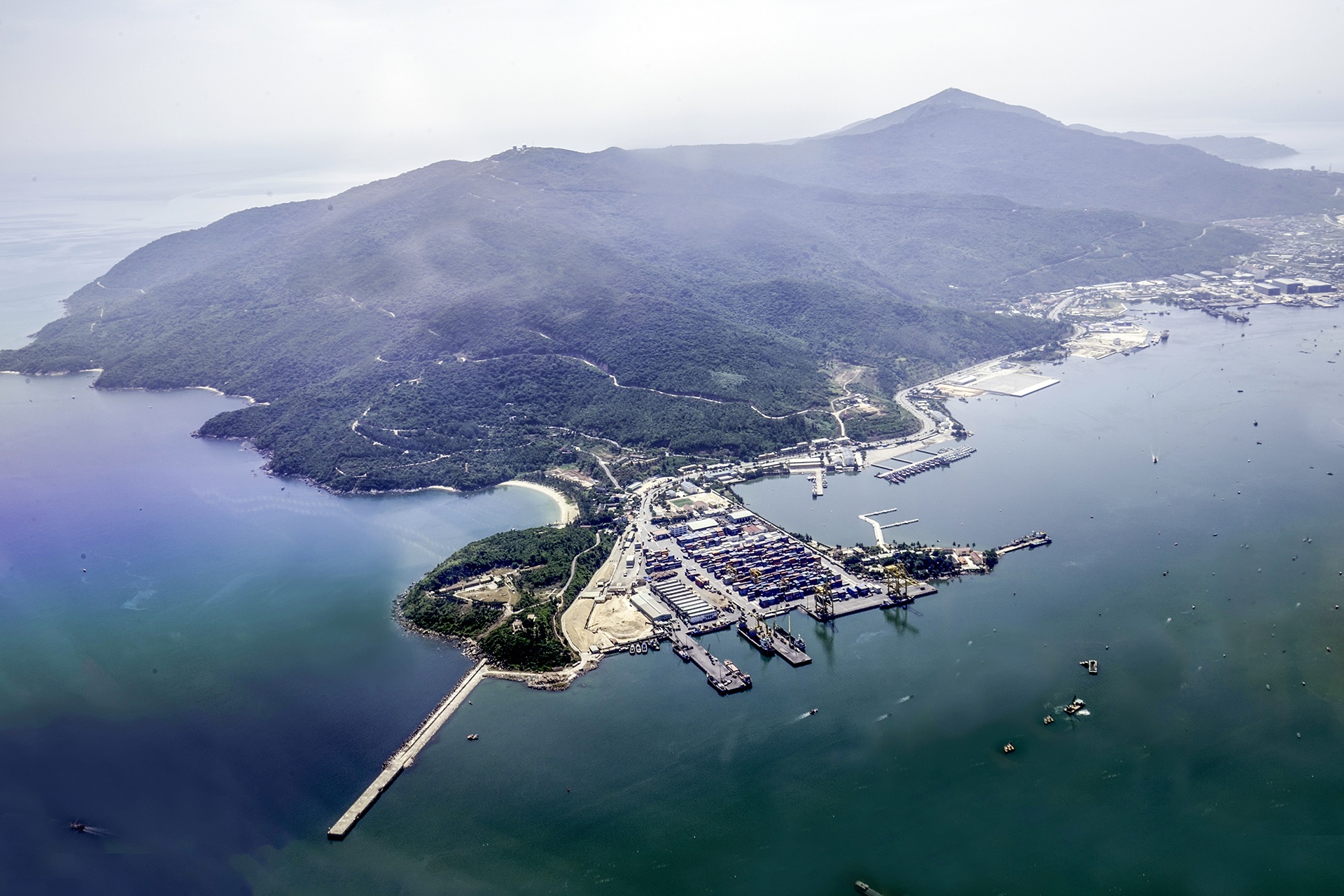 Toan canh Son Tra nhin tu bau troi anh 1