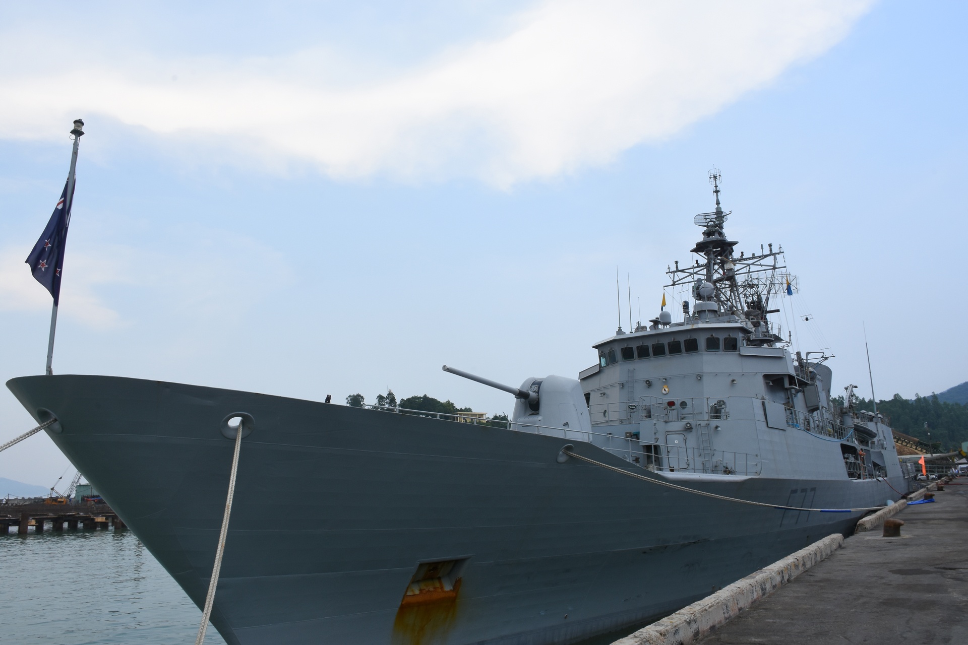 Tau ten lua cua hai quan New Zealand den Da Nang hinh anh