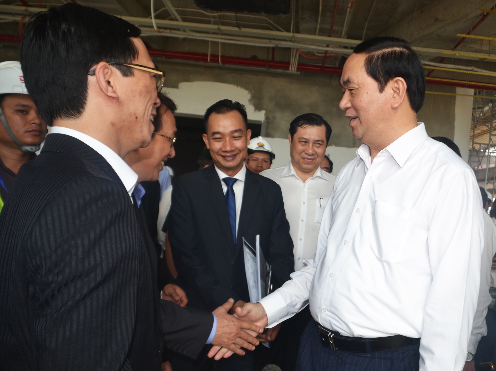 Da Nang lap dong ho dem nguoc don Hoi nghi Cap cao APEC 2017 hinh anh