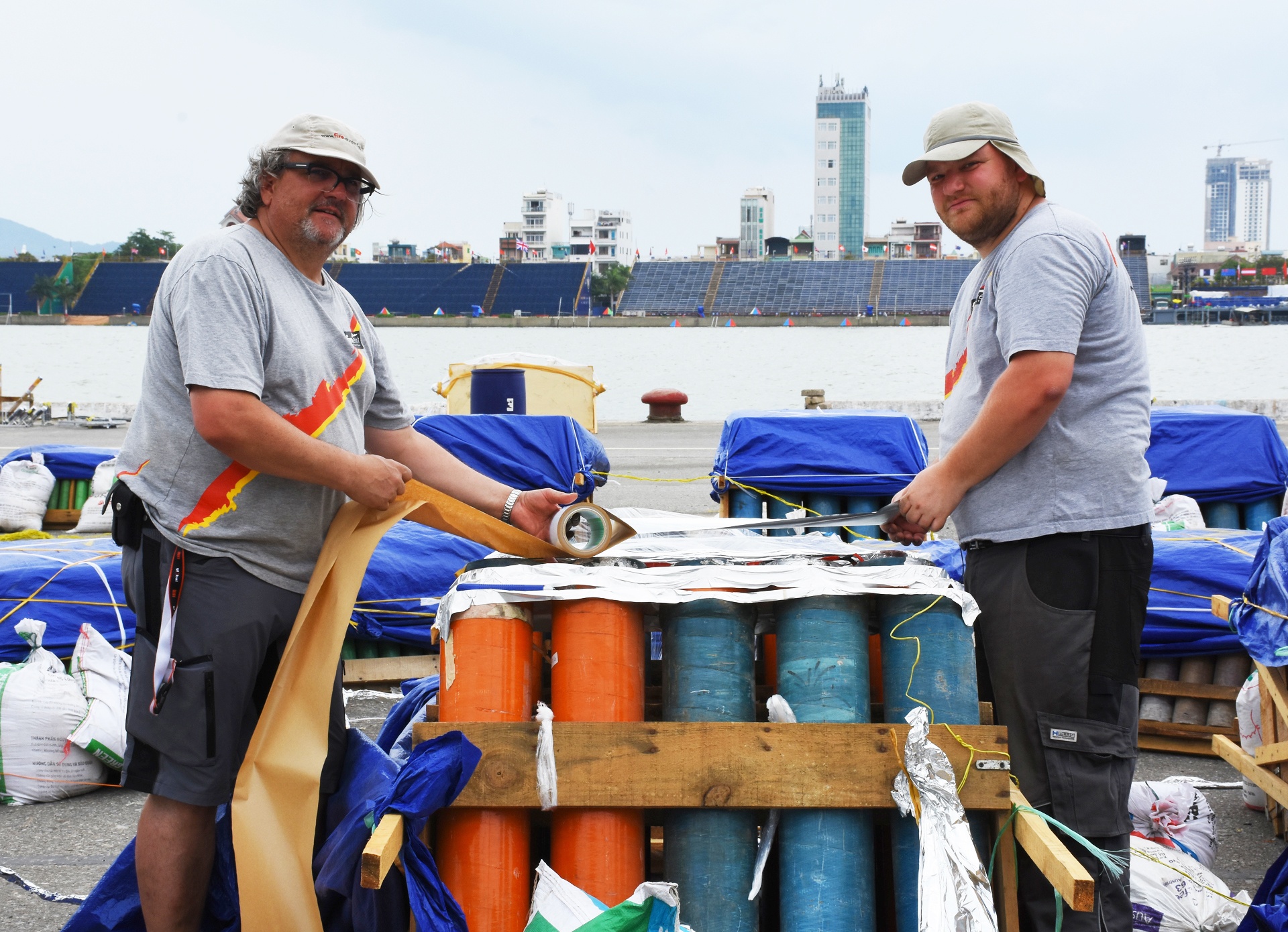 Phao hoa truoc gio khai hoa anh 8