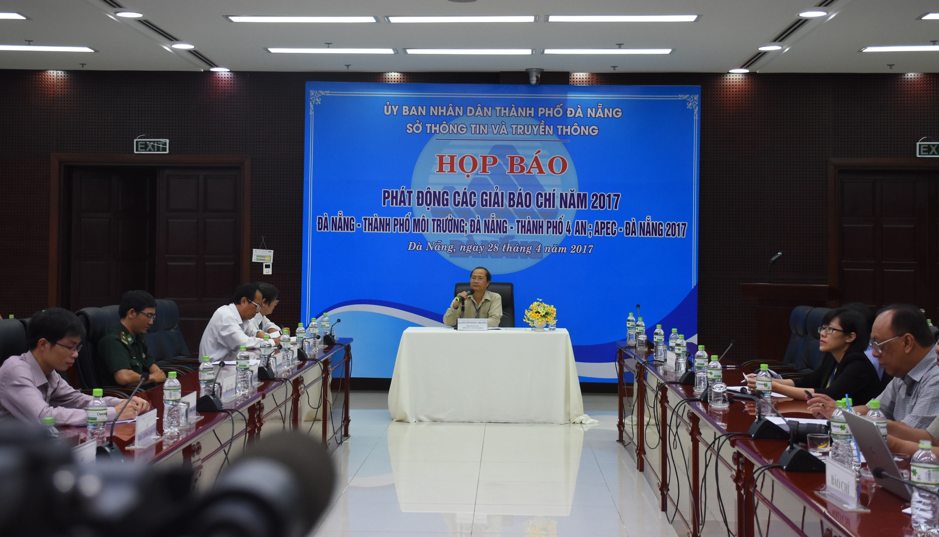 Da Nang treo thuong 200 trieu dong cho 3 giai bao chi nam 2017 hinh anh