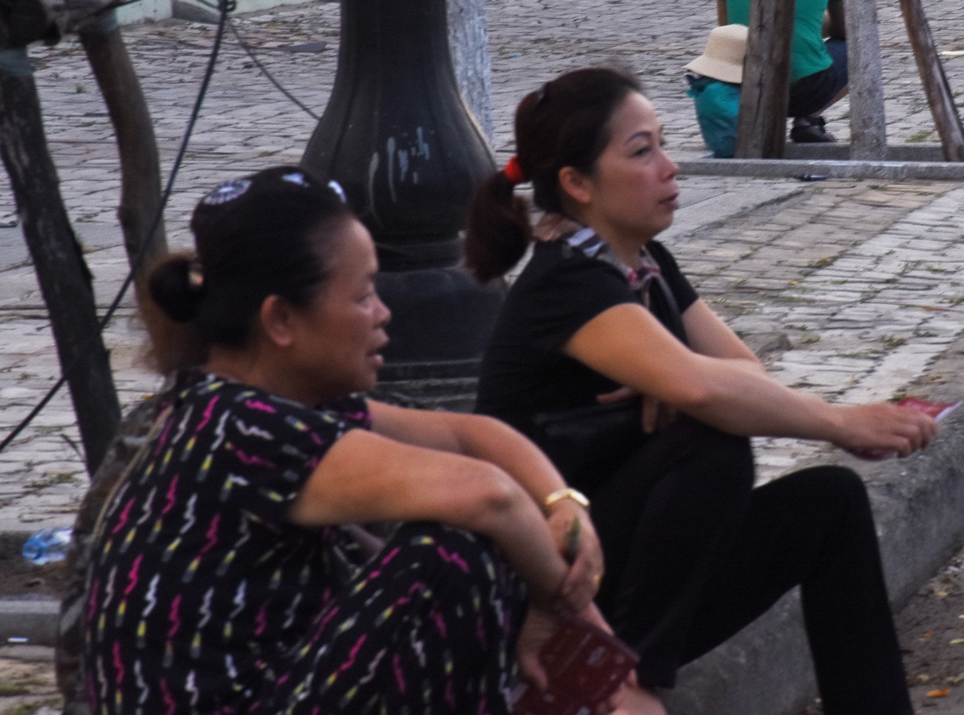 Xuất hiện phe vé chợ đen ở pháo hoa Đà Nẵng ảnh 2 Xuat hien phe ve cho den o phao hoa Da Nang anh 2