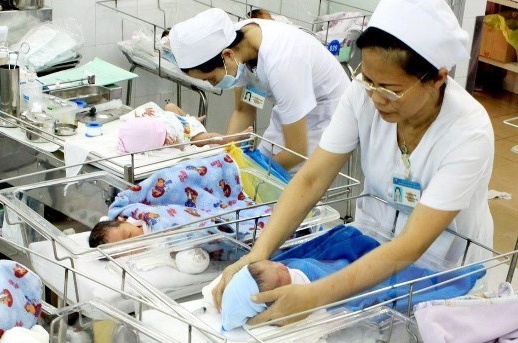 Ty le sinh con thu ba o Ha Noi tang cao hinh anh