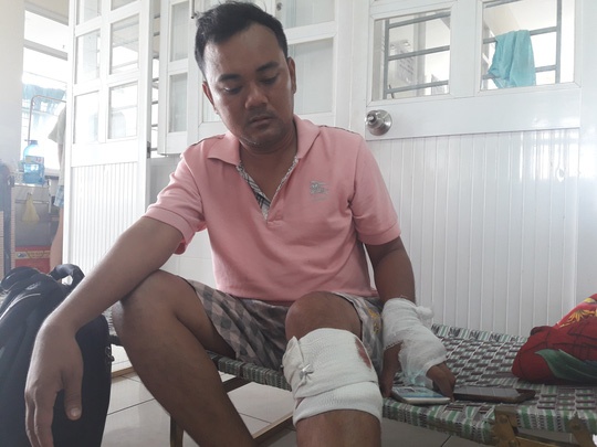 Tranh gianh khach, con trai can bo y te lien tuc truy sat nguoi hinh anh