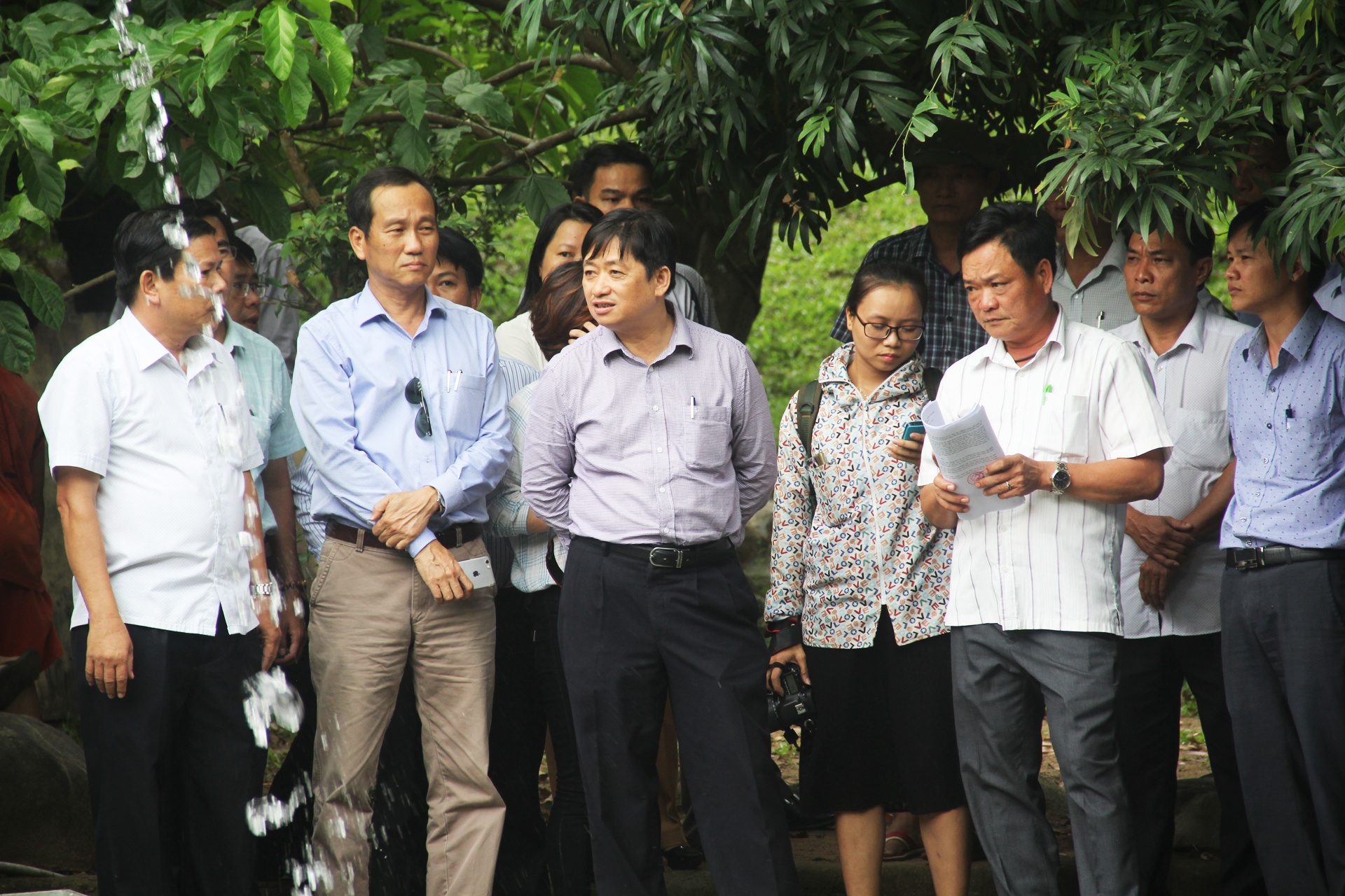 Lanh dao Da Nang kiem tra cac cong trinh trai phep o Suoi Luong hinh anh