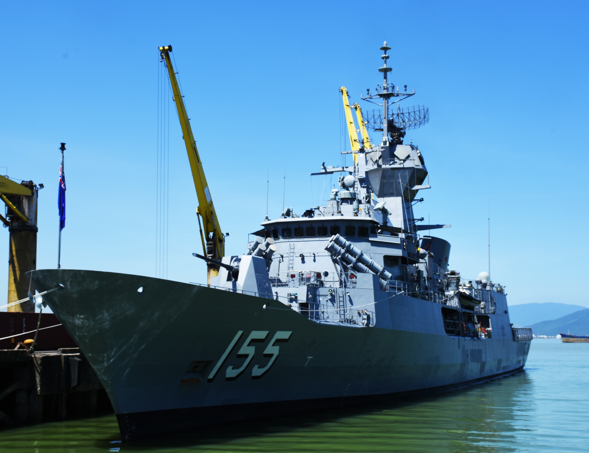 Tau chien hai quan Australia tham Da Nang anh 3