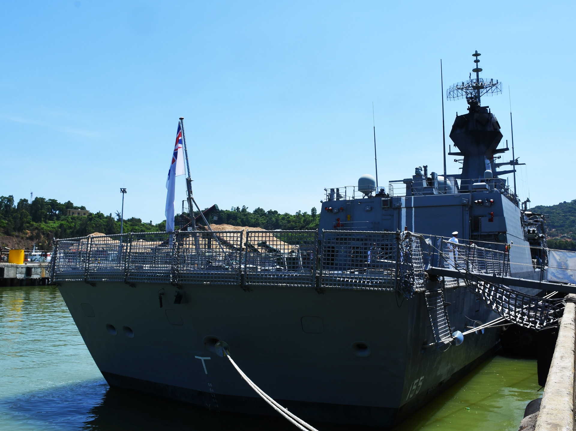 Tau chien hai quan Australia tham Da Nang anh 5