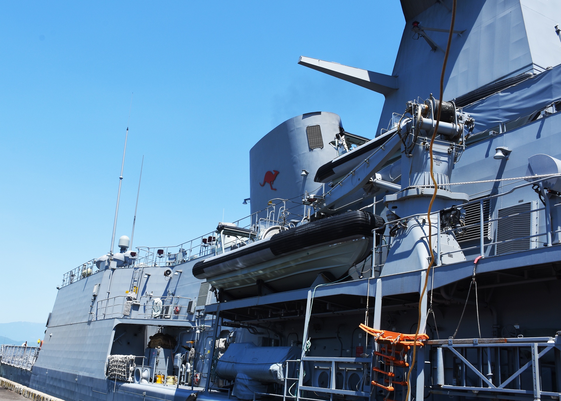 Tau chien hai quan Australia tham Da Nang anh 7