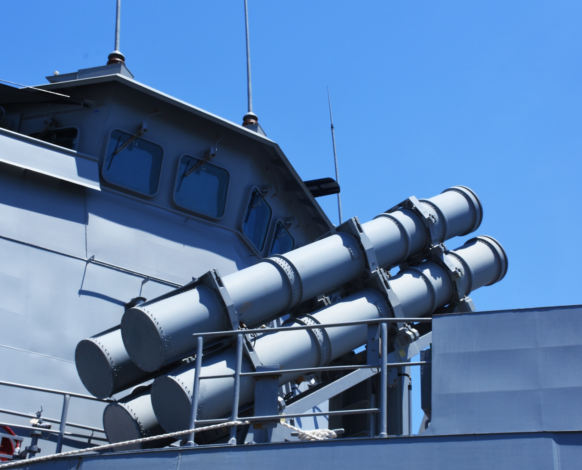 Tau chien hai quan hoang gia Australia cap cang Da Nang hinh anh