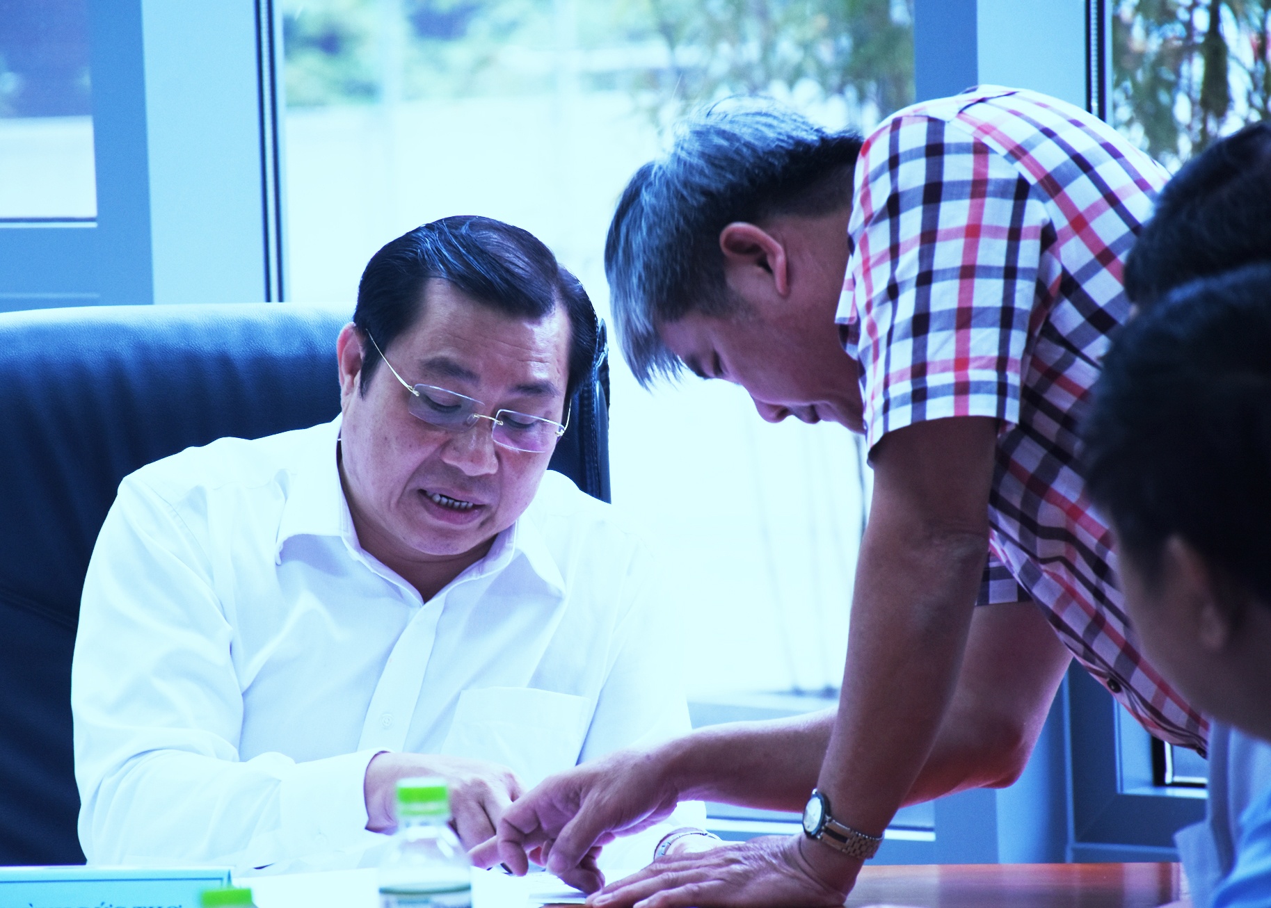 Lanh dao Da Nang doi thoai truc tuyen voi nguoi dan hinh anh