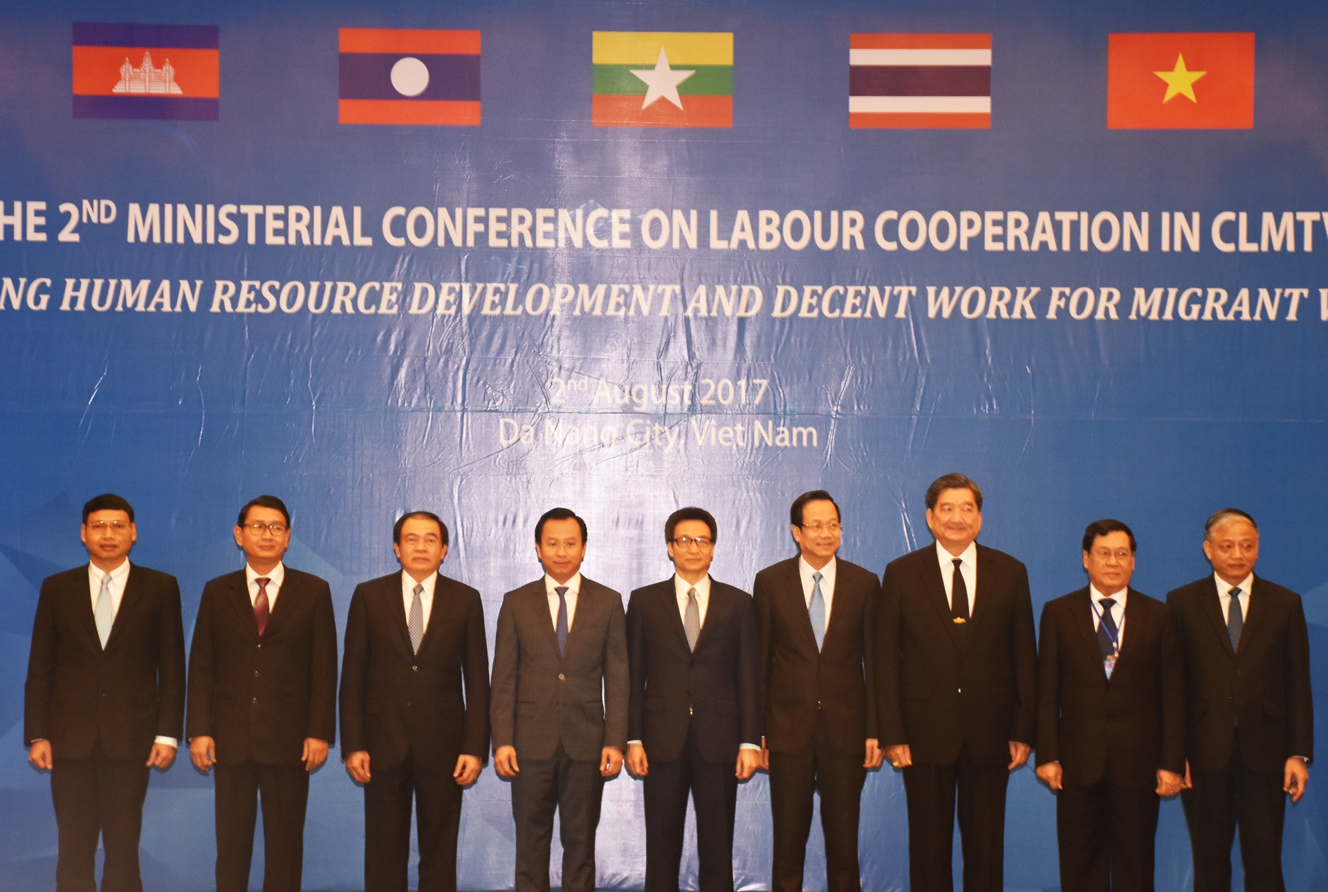 Ngan chan tinh trang boc lot va buon ban nguoi anh 1