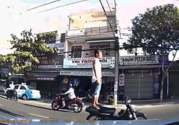 Dung len xe may phong nhanh vuot au o Da Nang anh 1