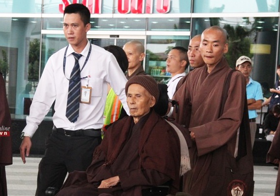 Thien su Thich Nhat Hanh ve Viet Nam tinh duong hinh anh