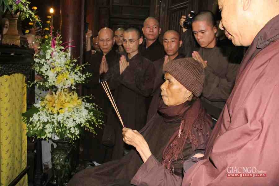 Thien su Thich Nhat Hanh roi Viet Nam di Thai Lan hinh anh